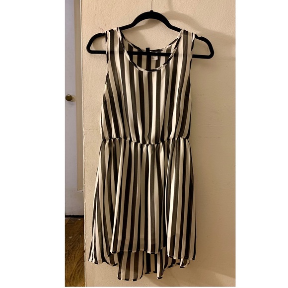 H&M Dresses & Skirts - Stripe dress